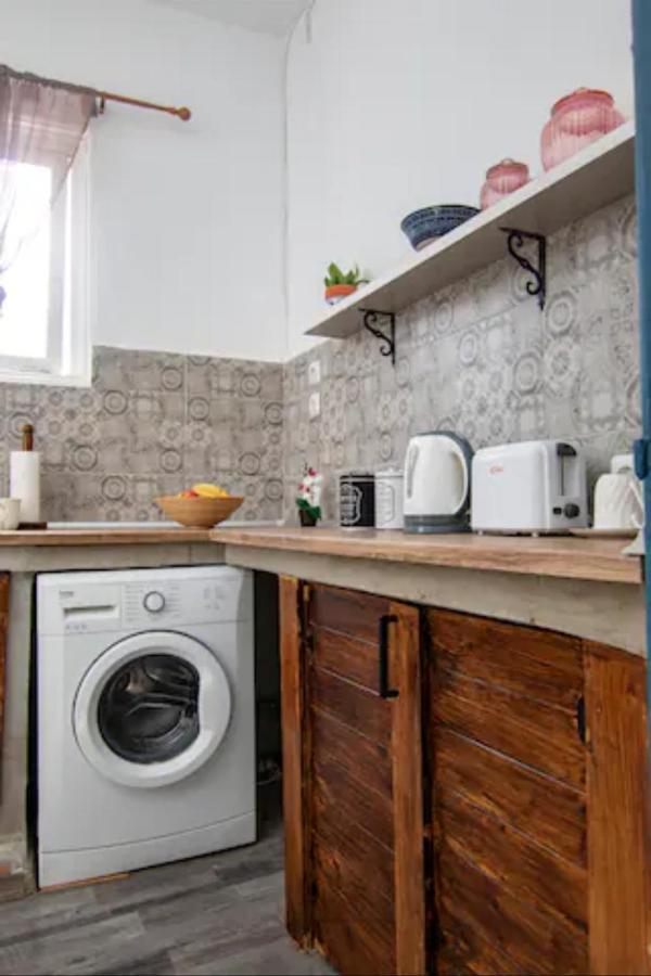 Mascot Bar Street Apartments Rhodes City Екстериор снимка