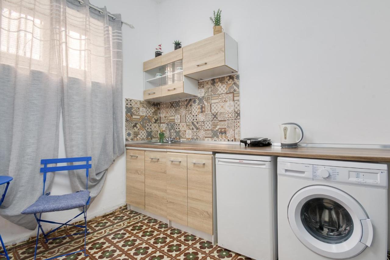 Mascot Bar Street Apartments Rhodes City Екстериор снимка