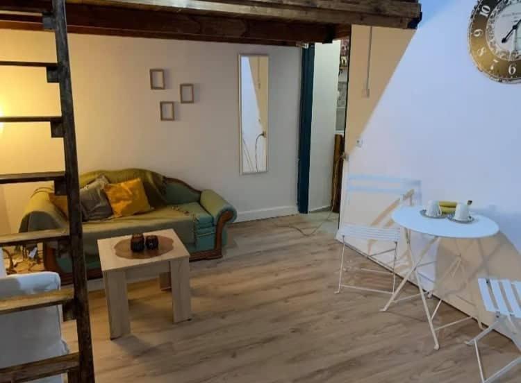 Mascot Bar Street Apartments Rhodes City Екстериор снимка